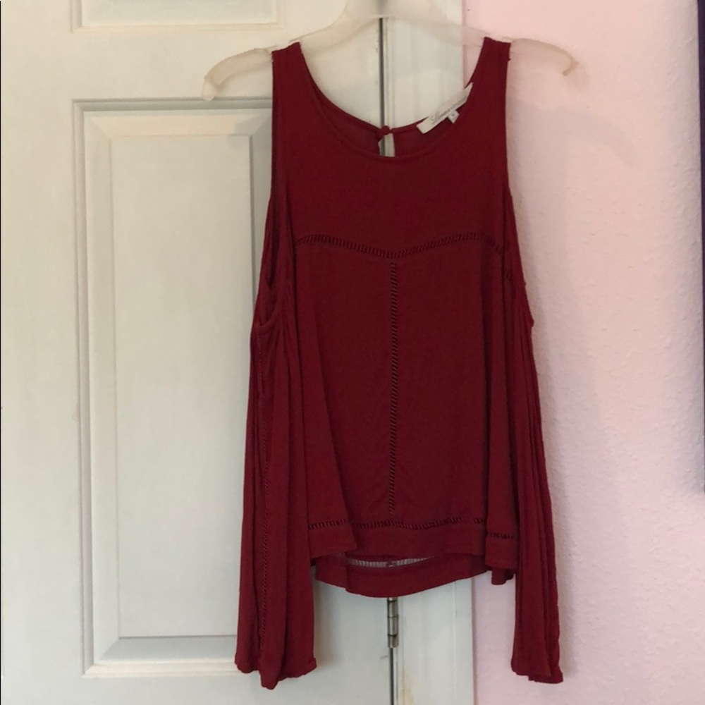 Open shoulder top. VERY CUTE.